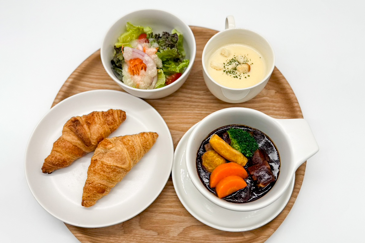 邨井清隆シェフ特製1か月煮込んだビーフシチューセット（クロワッサン・スープ・サラダ）