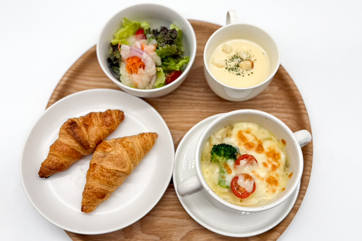 邨井清隆シェフ特製ホワイトソースのグラタンセット（クロワッサン・スープ・サラダ）