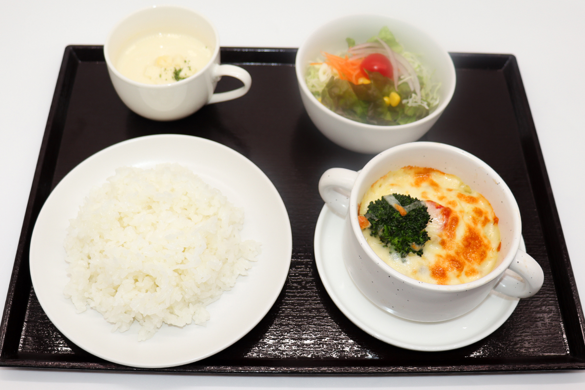 邨井清隆シェフ特製ホワイトソースのグラタンセット（ライス・スープ・サラダ）
