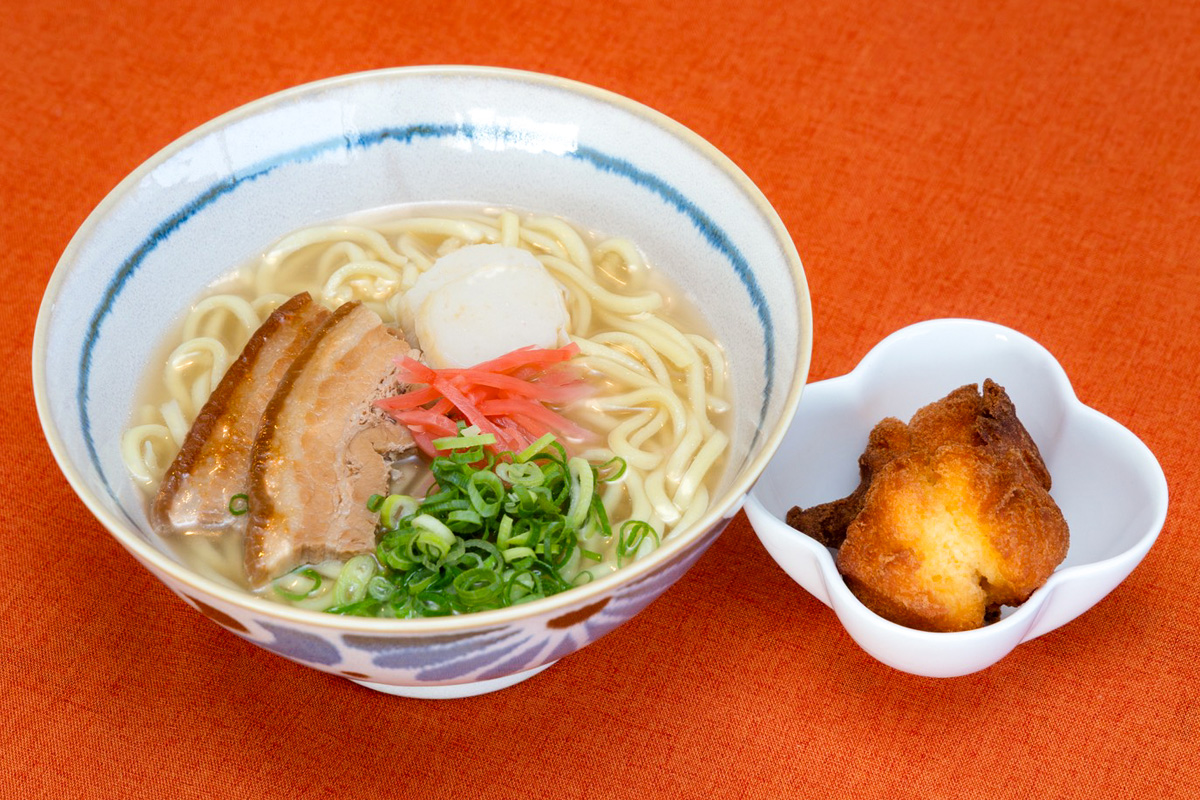 ランチ、ディナーメニュー沖縄フェアの沖縄そば、期間限定